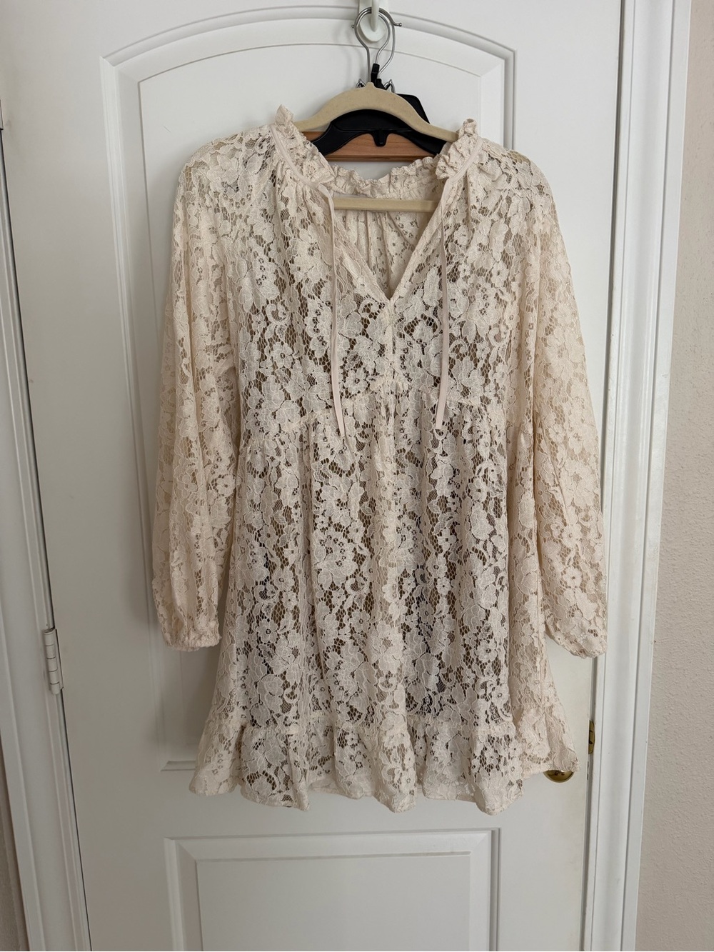 Like new Loft cream lace dress small long sleeve